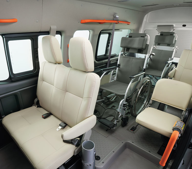 新車リース　福祉車両　チェアキャブ　NV350 キャラバン　車椅子リフト 202206 (2).jpg
